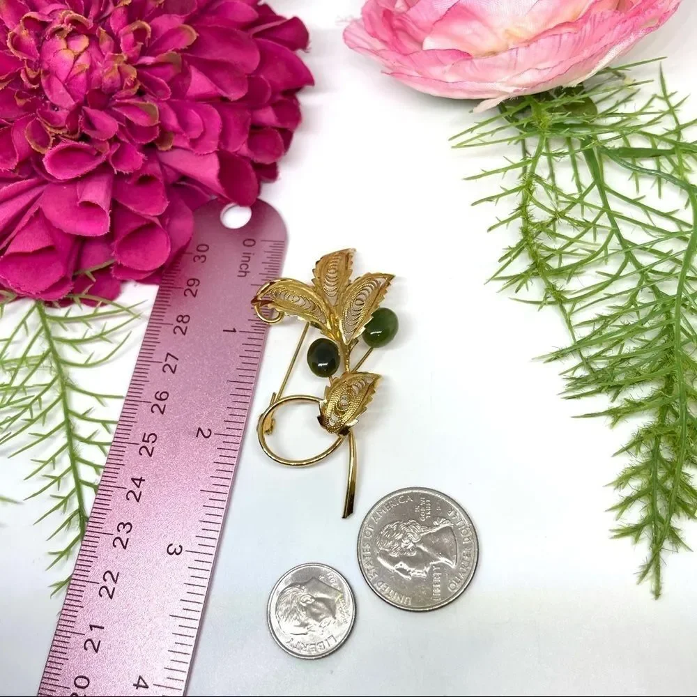 VINTAGE⚜️FILIGREE Jade Look Golden Leaves Cabochon Brooch